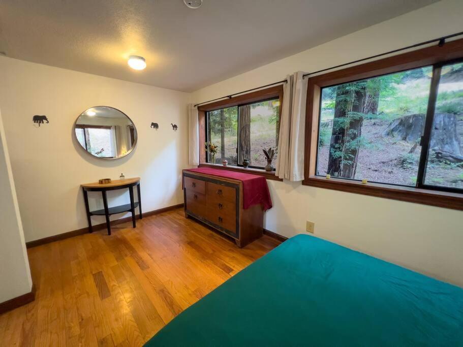 Ferienwohnung Little House In The Redwoods With A Hot Tub! Garberville Exterior foto